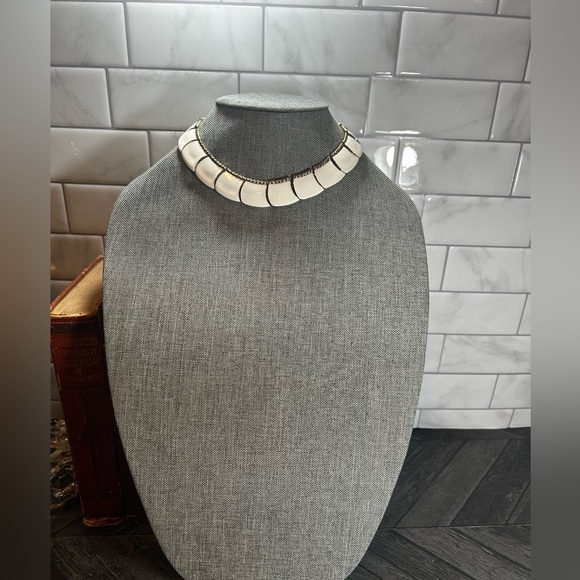 Vintage Butler Signed White Enamel & Gold Necklace - Bold Look - Picture 1 of 9